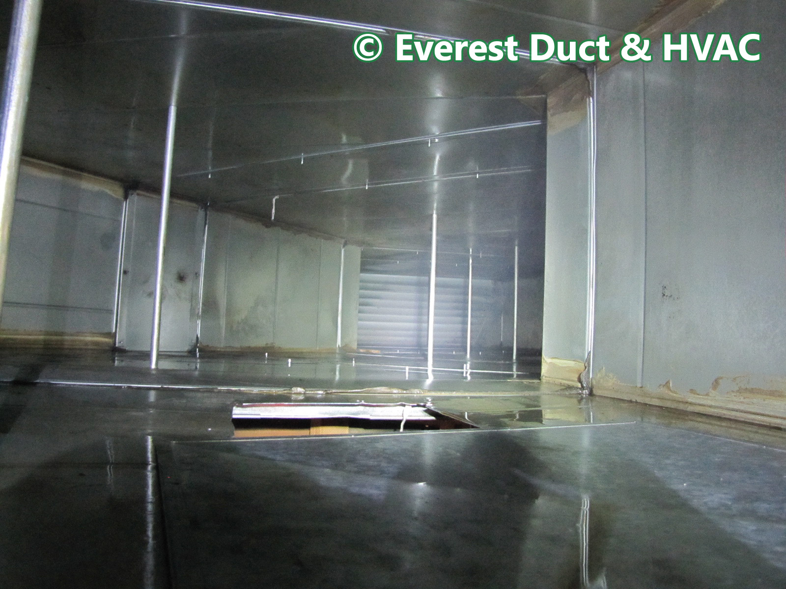 Clean Commercial Ducts